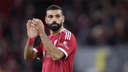 محمد صلاح في جلسة غداء تشعل جدل انتقاله إلى الدوري السعودي