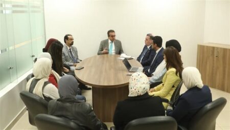 وزير الصحة يتفقد مقر المرصد الإعلامي ويوجه باستخدام الأدوات التكنولوجية في رصد الشائعات والرد عليها