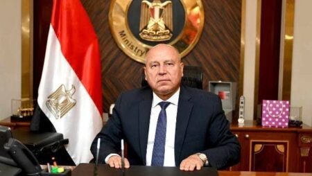 اتخاذ كافة الإجراءات القانونية ضد الحسابات المنتحلة اسم أو صفة الفريق كامل الوزير