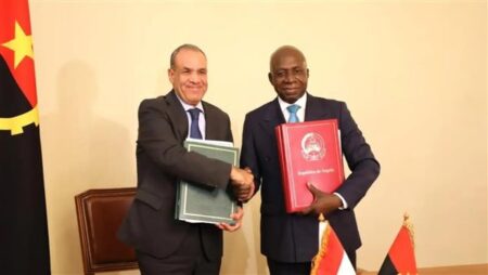 «هيئة الدواء» توقّع مذكرة تفاهم مع وكالة تنظيم الأدوية في أنجولا لتعزيز التعاون «هيئة الدواء» توقّع مذكرة تفاهم مع وكالة تنظيم الأدوية في أنجولا لتعزيز التعاون