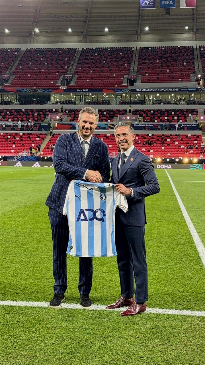 كأس القارات للأندية.. ممدوح عيد يتبادل الهدايا التذكارية مع مسئولي فلامنجو 2 كأس القارات للأندية.. ممدوح عيد يتبادل الهدايا التذكارية مع مسئولي فلامنجو