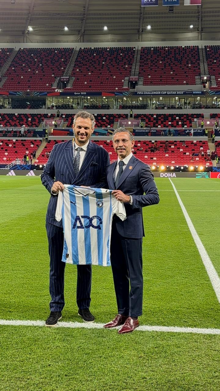 كأس القارات للأندية.. ممدوح عيد يتبادل الهدايا التذكارية مع مسئولي فلامنجو 4 كأس القارات للأندية.. ممدوح عيد يتبادل الهدايا التذكارية مع مسئولي فلامنجو