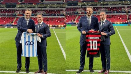 كأس القارات للأندية.. ممدوح عيد يتبادل الهدايا التذكارية مع مسئولي فلامنجو