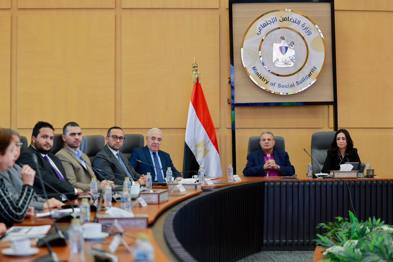 وزيرة التضامن تلتقي رئيس الطائفة الإنجيلية لبحث نتائج المرحلة الرابعة لمبادرة "ازرع"