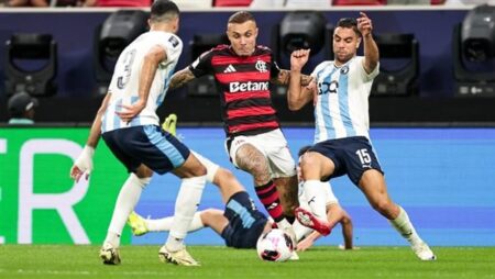 كأس القارات للأندية.. فلامنجو يهزم بيراميدز بثنائية ويتأهل لمواجهة باريس سان جيرمان في النهائي كأس القارات للأندية.. فلامنجو يهزم بيراميدز بثنائية ويتأهل لمواجهة باريس سان جيرمان في النهائي