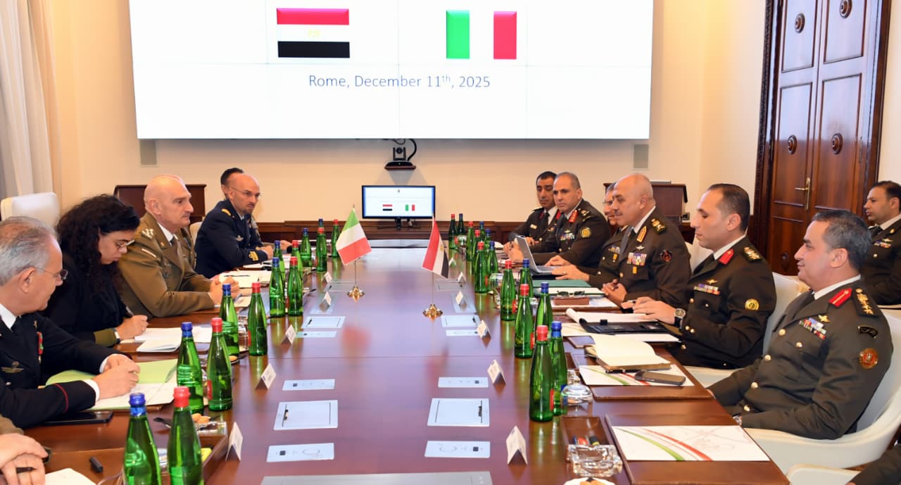 الفريق أحمد خليفة رئيس أركان حرب القوات المسلحة يعود إلى أرض الوطن بعد انتهاء زيارته الرسمية لدولة إيطاليا.. شاهد 7 الفريق أحمد خليفة رئيس أركان حرب القوات المسلحة يعود إلى أرض الوطن بعد انتهاء زيارته الرسمية لدولة إيطاليا.. شاهد