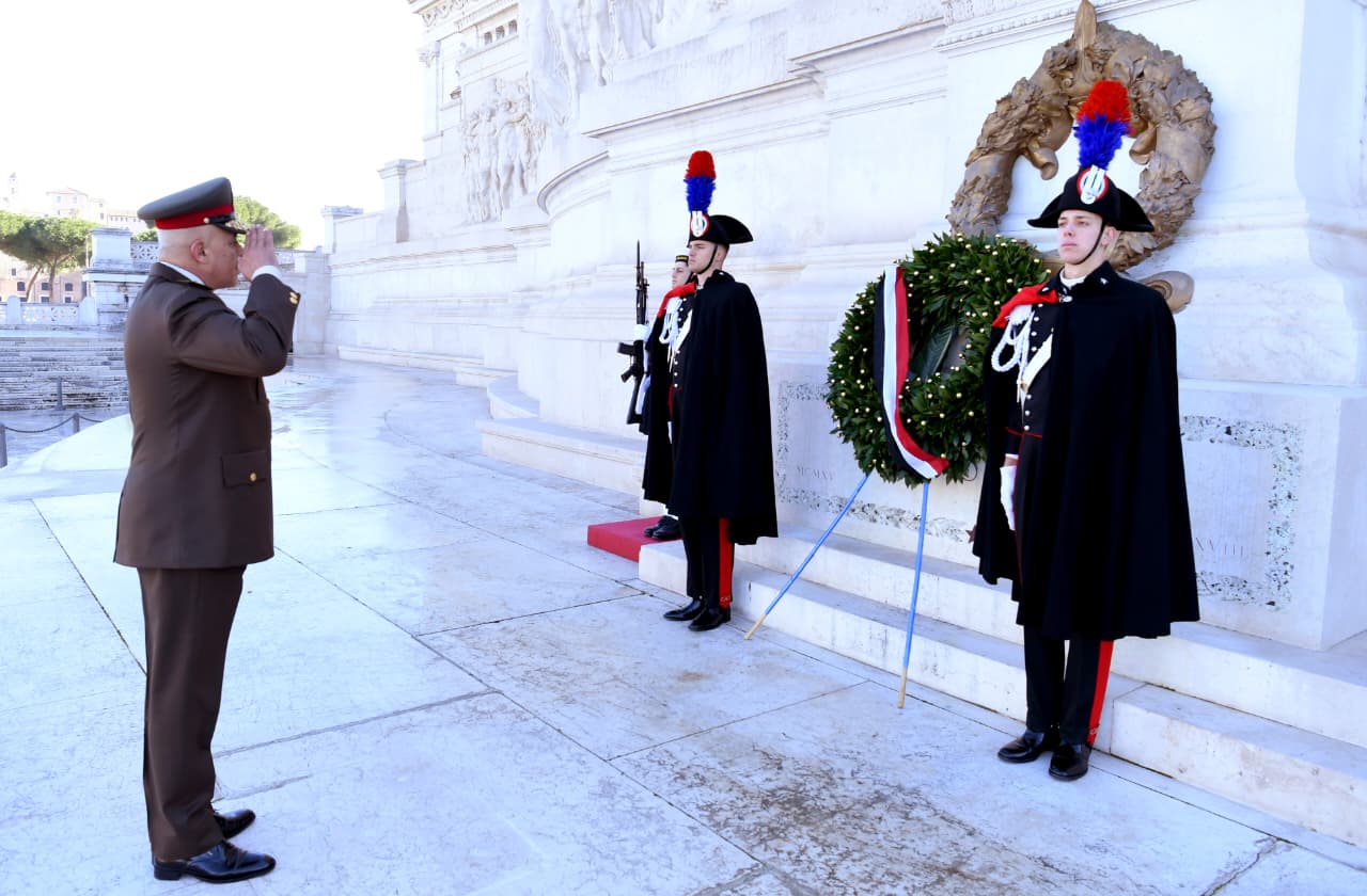 الفريق أحمد خليفة رئيس أركان حرب القوات المسلحة يعود إلى أرض الوطن بعد انتهاء زيارته الرسمية لدولة إيطاليا.. شاهد 8 الفريق أحمد خليفة رئيس أركان حرب القوات المسلحة يعود إلى أرض الوطن بعد انتهاء زيارته الرسمية لدولة إيطاليا.. شاهد