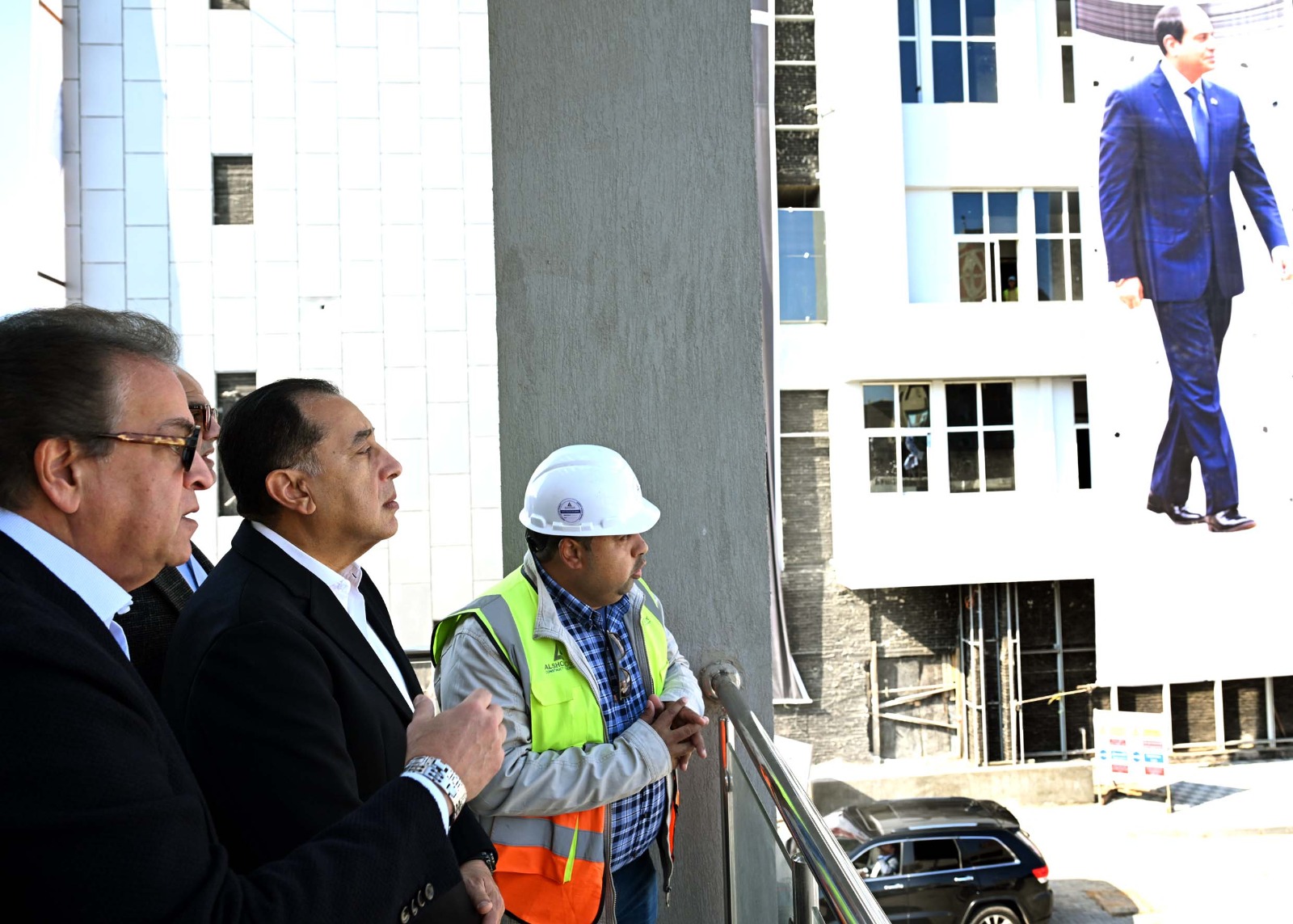 رئيس الوزراء يتفقد مشروع إنشاء مستشفى شبين القناطر المركزي.. صور 9 رئيس الوزراء يتفقد مشروع إنشاء مستشفى شبين القناطر المركزي.. صور