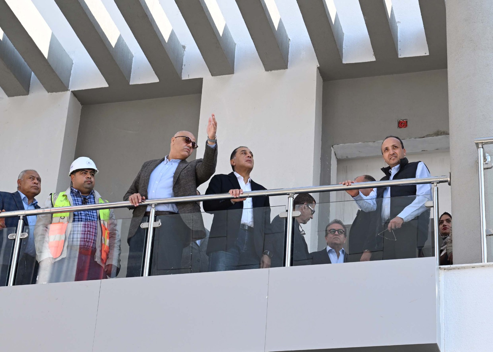 رئيس الوزراء يتفقد مشروع إنشاء مستشفى شبين القناطر المركزي.. صور 14 رئيس الوزراء يتفقد مشروع إنشاء مستشفى شبين القناطر المركزي.. صور