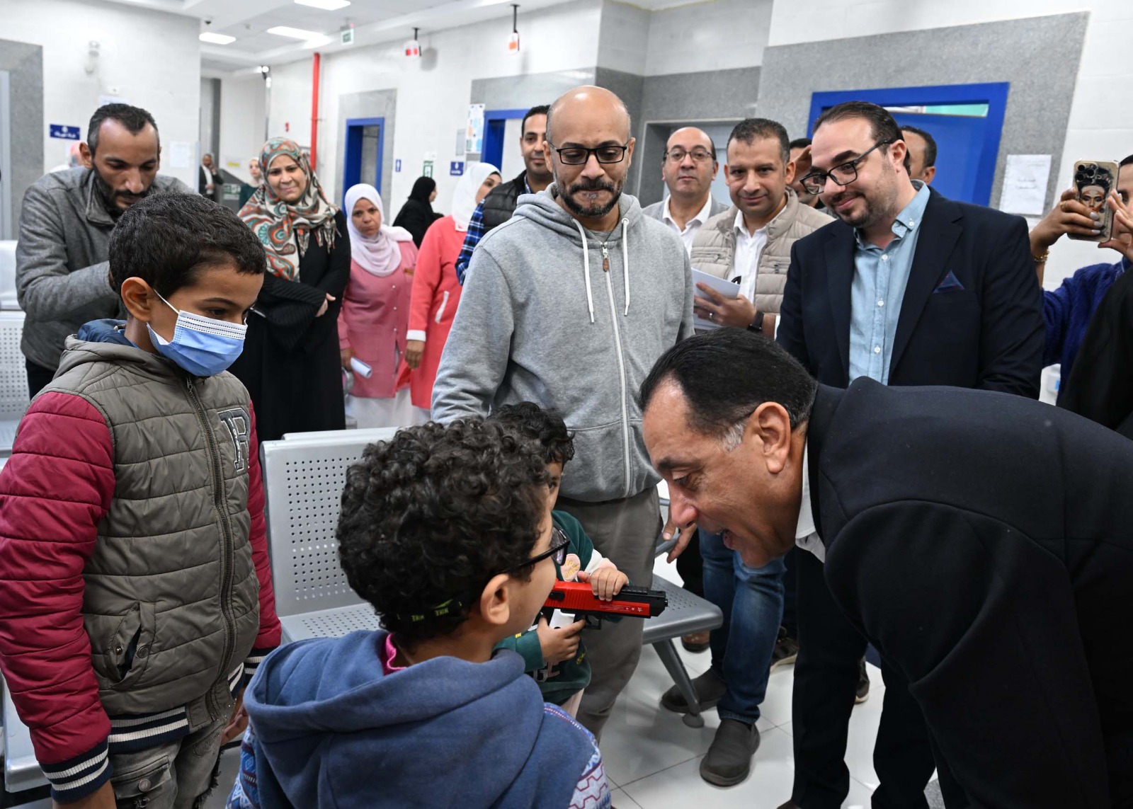 رئيس الوزراء يتفقد مركز طب الأسرة والمركز التكنولوجي بطحانوب بالقليوبية ويجري حوارًا مع المواطنين.. صور 4 رئيس الوزراء يتفقد مركز طب الأسرة والمركز التكنولوجي بطحانوب بالقليوبية ويجري حوارًا مع المواطنين.. صور