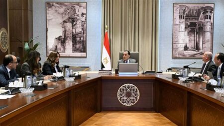 رئيس الوزراء يستعرض مقترحات تطوير المنطقة المحيطة بالقلعة ومنطقة "الزبالين" بالقاهرة رئيس الوزراء يستعرض مقترحات تطوير المنطقة المحيطة بالقلعة ومنطقة "الزبالين" بالقاهرة