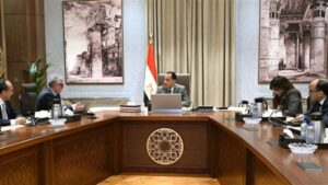 رئيس الوزراء يتابع مستجدات العمل بالمنطقة الاقتصادية لقناة السويس وجهود جذب الاستثمارات