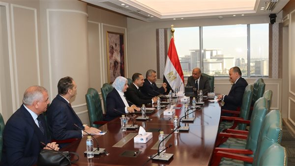 وزير الكهرباء يستقبل اعضاء لجنة الطاقة والبيئة والقوى العاملة بمجلس الشيوخ وزير الكهرباء يستقبل اعضاء لجنة الطاقة والبيئة والقوى العاملة بمجلس الشيوخ