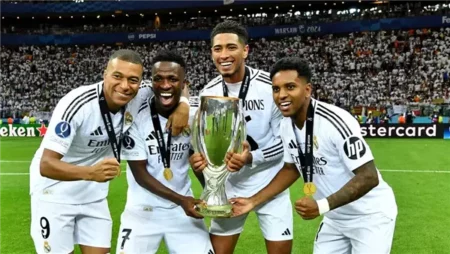 ريال مدريد يلقي بكل أوراقه الهجومية أمام ألافيس ريال مدريد يلقي بكل أوراقه الهجومية أمام ألافيس