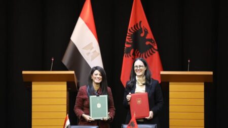 «المشاط» توقع مذكرتي تفاهم لتبادل الخبرات لتعزيز الاستثمارات المشتركة بين مصر وألبانيا «المشاط» توقع مذكرتي تفاهم لتبادل الخبرات لتعزيز الاستثمارات المشتركة بين مصر وألبانيا