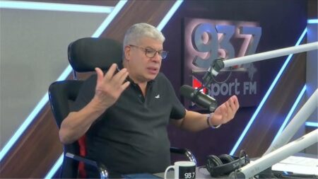 شوبير: أنا محروق على الزمالك أكثر من جماهيره.. ولا تقارن نفسك بـ الأهلي شوبير: أنا محروق على الزمالك أكثر من جماهيره.. ولا تقارن نفسك بـ الأهلي