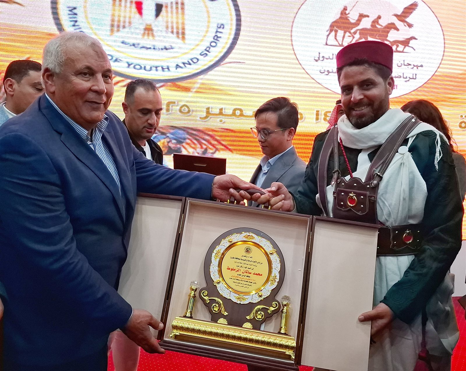 وزير الرياضة ورئيس الاتحاد المصري للرماية يفتتحان ميدان الرماية الجديد بالخارجة دعما للرياضات النوعية 7 وزير الرياضة ورئيس الاتحاد المصري للرماية يفتتحان ميدان الرماية الجديد بالخارجة دعما للرياضات النوعية