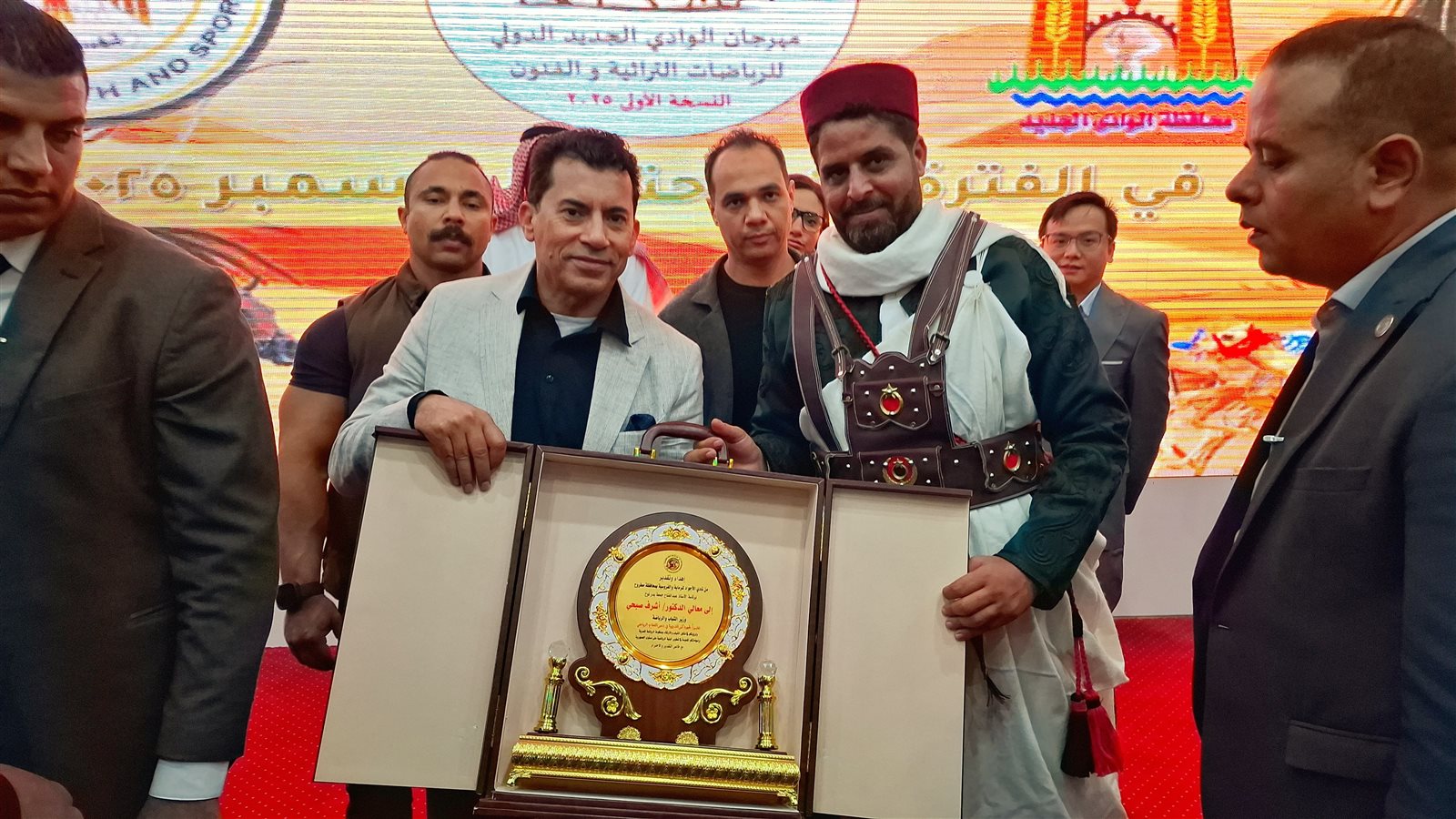 وزير الرياضة ورئيس الاتحاد المصري للرماية يفتتحان ميدان الرماية الجديد بالخارجة دعما للرياضات النوعية 6 وزير الرياضة ورئيس الاتحاد المصري للرماية يفتتحان ميدان الرماية الجديد بالخارجة دعما للرياضات النوعية