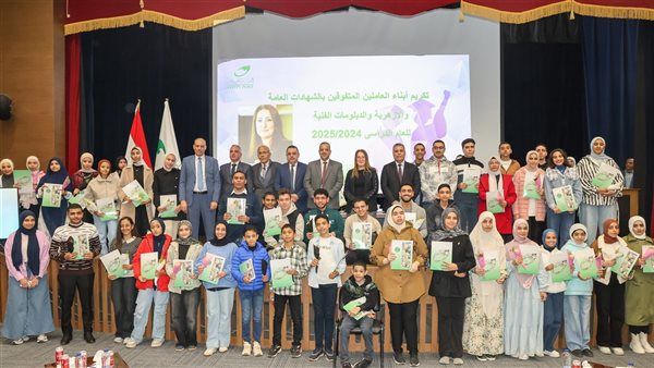 البريد يكرم أبناء العاملين المتفوقين دراسيًا على مستوى الجمهورية البريد يكرم أبناء العاملين المتفوقين دراسيًا على مستوى الجمهورية