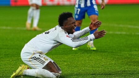 سبورت تكشف رد فعل فينيسيوس تجاه التحكيم بعد واقعة مباراة ريال مدريد وألافيس سبورت تكشف رد فعل فينيسيوس تجاه التحكيم بعد واقعة مباراة ريال مدريد وألافيس