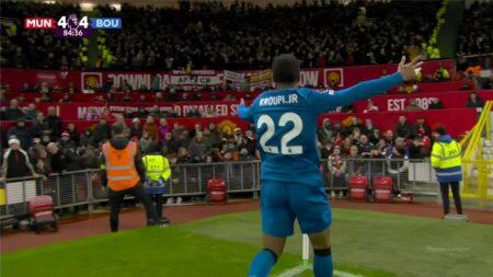 فيديو | مباراة الـ 8 أهداف.. بورنموث يخطف تعادلاً مثيرًا من مانشستر يونايتد في الدوري الإنجليزي فيديو | مباراة الـ 8 أهداف.. بورنموث يخطف تعادلاً مثيرًا من مانشستر يونايتد في الدوري الإنجليزي