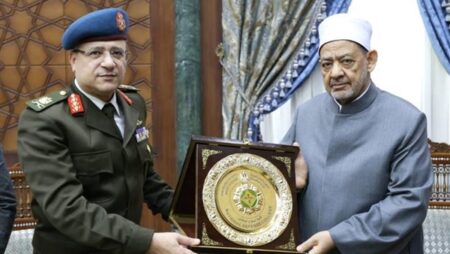 شيخ الأزهر يستقبل مدير كلية الدفاع الوطني ويتفقان على تعزيز التعاون المشترك