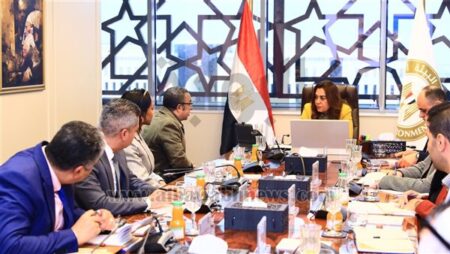 منال عوض تبحث فرص التوسع في الاستثمارات البيئية بالمحميات الطبيعية