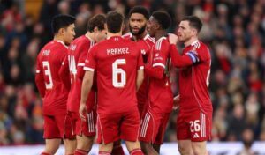 لاعب ليفربول يسابق الزمن للحاق بمواجهة توتنهام