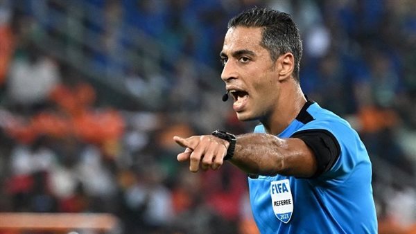 أمين عمر ومحمود أبو الرجال ضمن طاقم حكام نهائي كأس الإنتركونتيننتال أمين عمر ومحمود أبو الرجال ضمن طاقم حكام نهائي كأس الإنتركونتيننتال