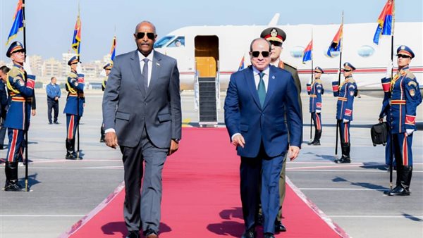 لحظة وصول رئيس مجلس السيادة السوداني القاهرة للقاء السيسي (صور) لحظة وصول رئيس مجلس السيادة السوداني القاهرة للقاء السيسي (صور)