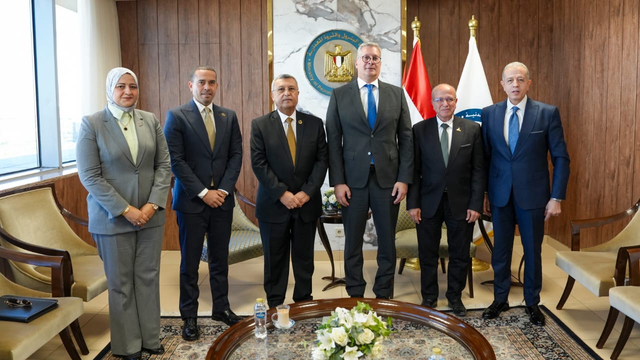 وزير البترول يستقبل هيئة مكتب لجنة الطاقة والبيئة والقوى العاملة بمجلس الشيوخ 3 وزير البترول يستقبل هيئة مكتب لجنة الطاقة والبيئة والقوى العاملة بمجلس الشيوخ