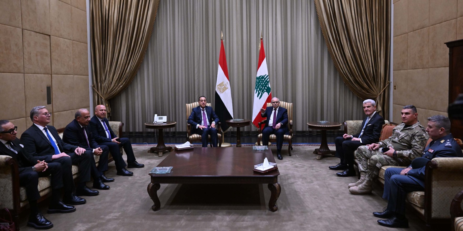 رئيس الوزراء اللبناني يستقبل "مدبولي" بمطار رفيق الحريري الدولي.. صور 4 رئيس الوزراء اللبناني يستقبل "مدبولي" بمطار رفيق الحريري الدولي.. صور