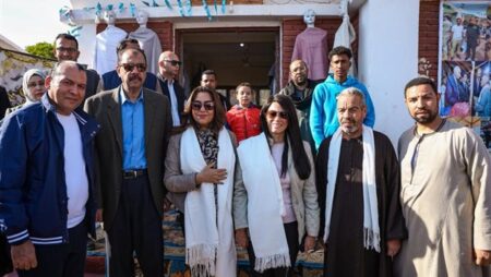 وزيرتا التخطيط والتنمية المحلية يتفقدان قرية النساجين والمنطقة الآثرية ميريت آمون بسوهاج