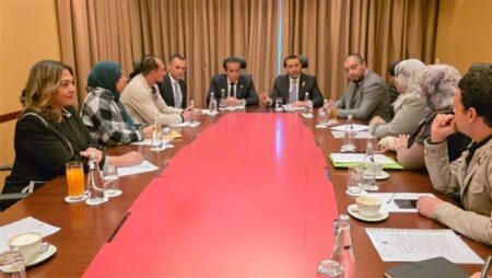 وزير الصحة يلتقي الأطباء وأطقم التمريض المصريين العاملين في ليبيا وزير الصحة يلتقي الأطباء وأطقم التمريض المصريين العاملين في ليبيا