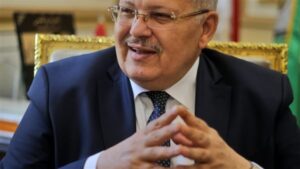 رئيس جامعة القاهرة يهنئ الخشت لتكريمه بجامعة السوربون تقديرًا لإسهاماته الفكرية والعلمية