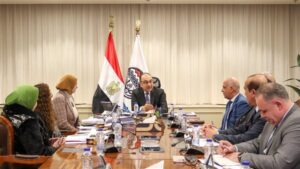وزير قطاع الأعمال العام يجتمع بمجلس إدارة مصر للسياحة بتشكيله الجديد