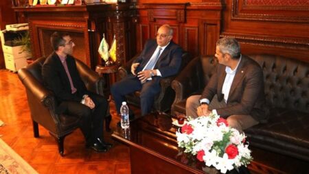 "بحوث الصحراء" يستقبل ممثلي شركة إيني الإيطالية لتعزيز التعاون المشترك