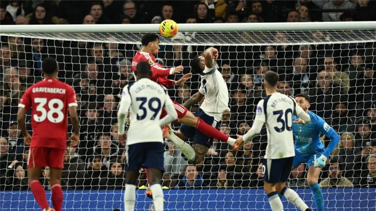 فيديو | بدون محمد صلاح و3 مصابين.. ليفربول يتجاوز توتنهام بشق الأنفس في الدوري الإنجليزي