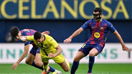 حالة طرد في مباراة برشلونة وفياريال بالدوري الإسباني
