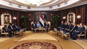 وزير الداخلية يستقبل وزير خارجية جنوب السودان لبحث التعاون الثنائي