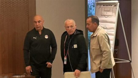 هاني أبو ريدة يجتمع بالمنتخب قبل مواجهة زيمبابوي.. غدا