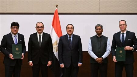 رئيس الوزراء يشهد توقيع عقد تشغيل فندق الكونتيننتال التاريخي بعلامة "تاج" العالمية