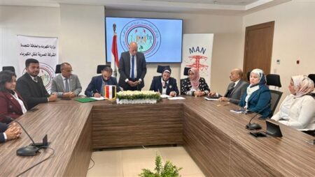 نقل الكهرباء توقّع عقدًا جديدًا لدعم ربط مشروعات طاقة الرياح بالشبكة القومية