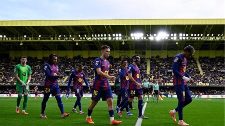 قد يغيب عن السوبر.. برشلونة يتلقى ضربة جديدة في مباراة فياريال