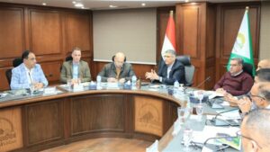 محافظ الجيزة يعقد لقاء موسعا مع رؤساء الأحياء والمراكز لرفع كفاءة 74 نفقا أسفل الطريق الدائري