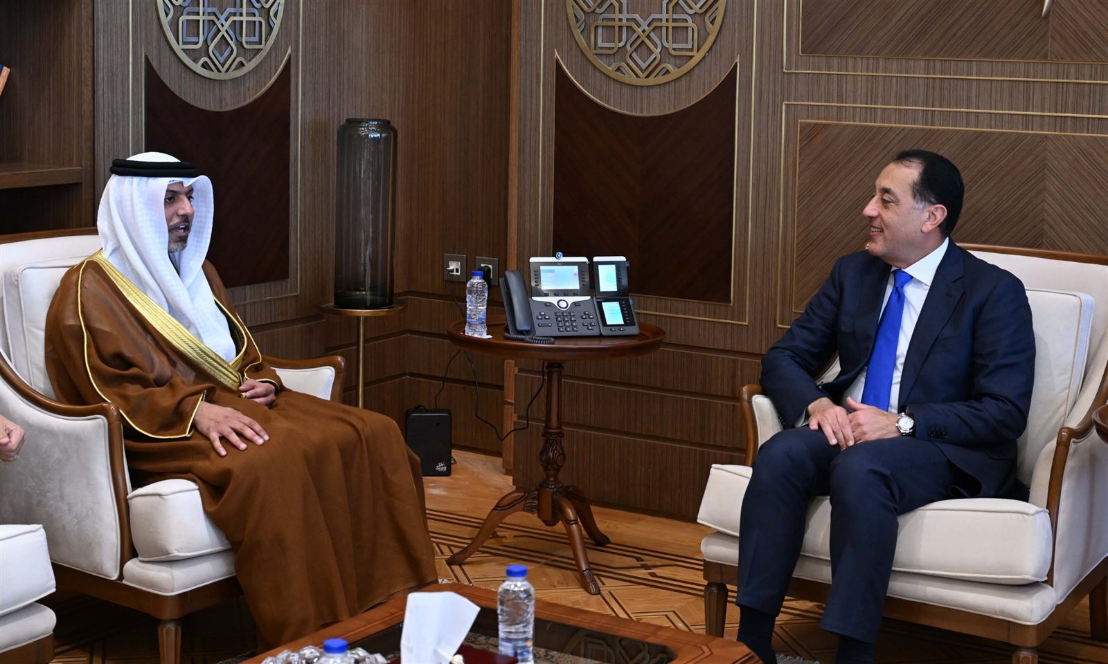 رئيس الوزراء يستقبل سفير الإمارات العربية المتحدة لدى مصر.. صور