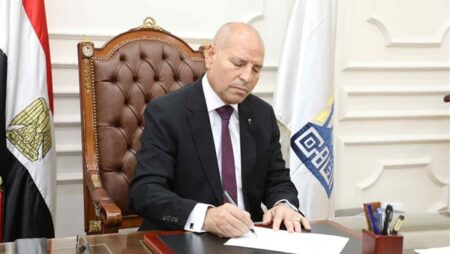 محافظ القاهرة يلزم جميع المحلات بوضع صناديق قمامة بسعة 240 لترا