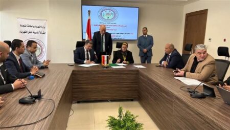 نقل الكهرباء توقّع عقدًا لإحلال موصلات خطوط بمدينة العاشر من رمضان