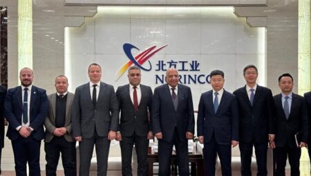 وزير الكهرباء يلتقي مع رئيس "نورينكو" لبحث التعاون المشترك في مجالات الاستكشاف والتعدين