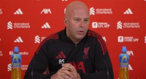 سلوت يوضح مدة غياب إيزاك عن ليفربول وموقف المصابين من مواجهة ولفرهامبتون